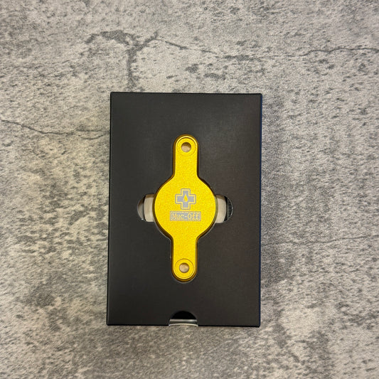 Muc-0ff/ SECURE TAG HOLDER